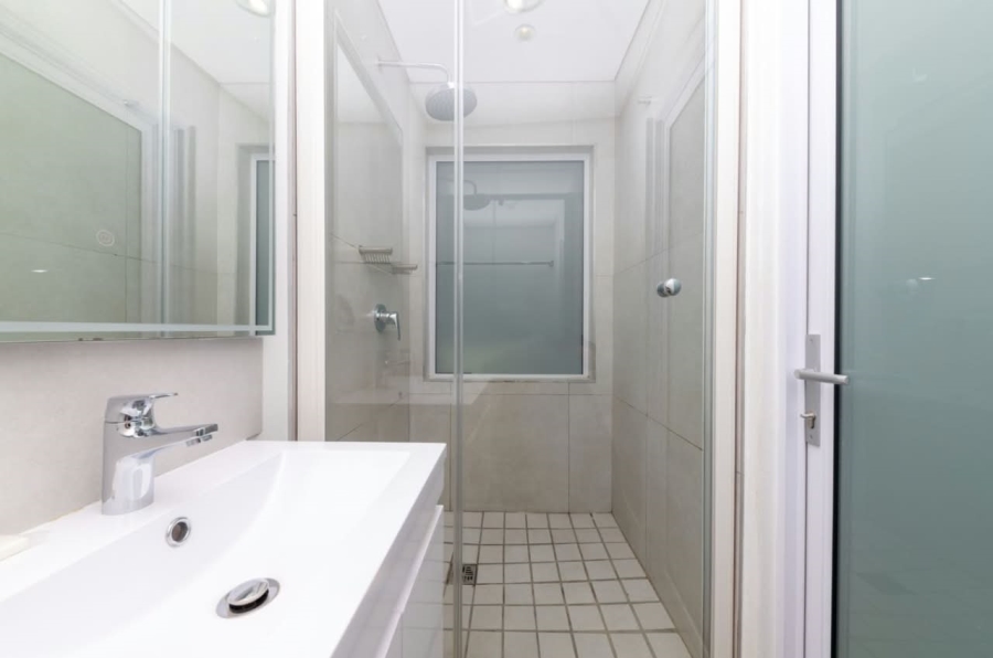 To Let 1 Bedroom Property for Rent in Woodstock Western Cape